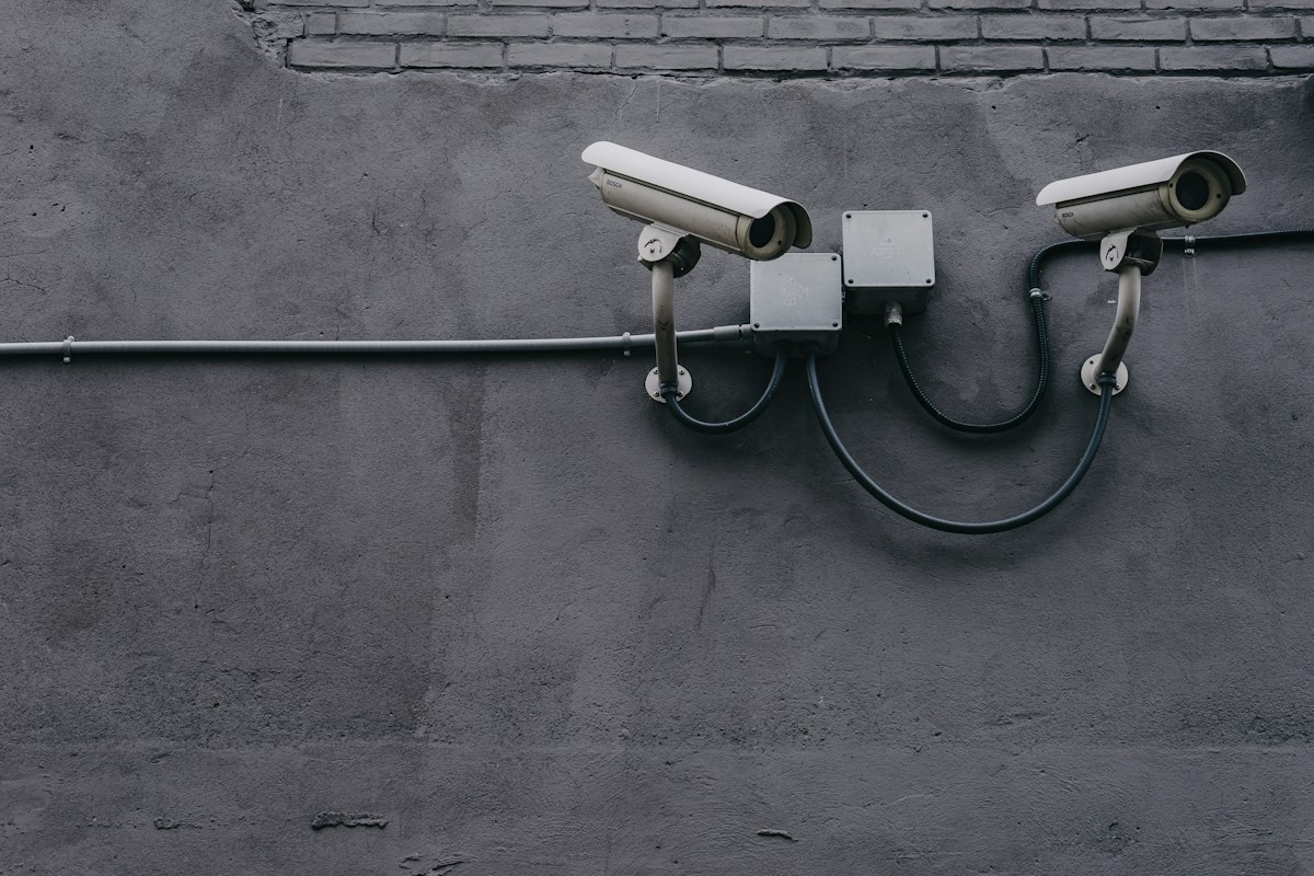 Outdoor security camera / வெளிப்புற பாதுகாப்பு கேமரா